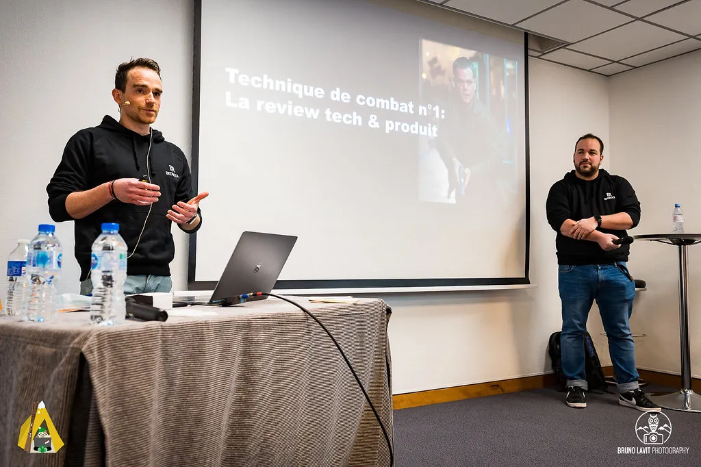 Comment éviter de jeter votre application frontend tous les deux ans? — photo de la conférence